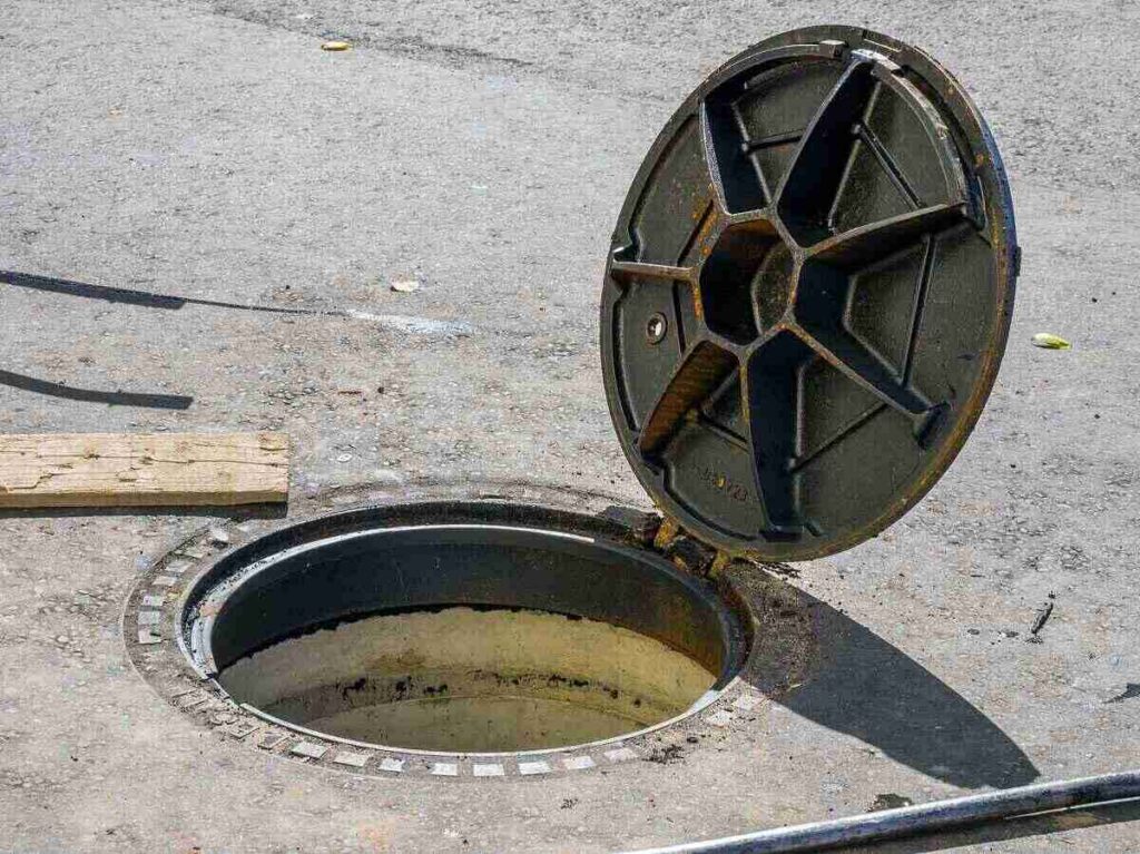 trenchless manhole repairs